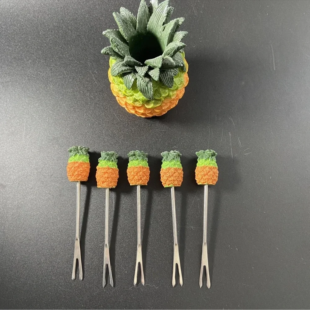 Pineapple-Themed Party Picks